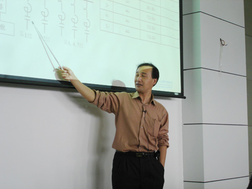 哈工大王立国博士为我院师生做学术报告