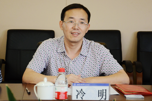深圳一览网络股份有限公司副总裁冷明讲话深研院院长姚英学讲话冷明和