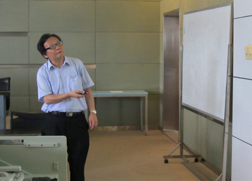 香港大学李伟强教授为我院师生做学术报告