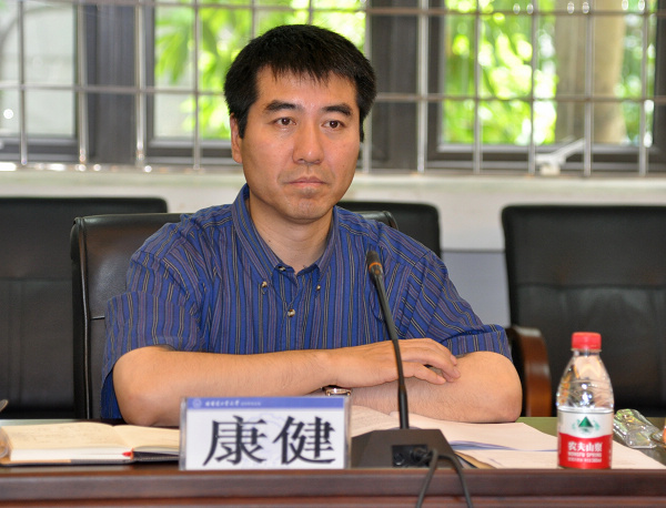 英国谢菲尔德大学教授康健担任论证专家组组长深研院副院长刘红军发言