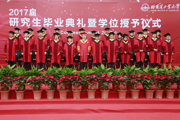 校区隆重举行2017届第一批研究生毕业典礼暨学位授予仪式