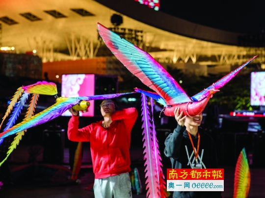 dcga030604_b.jpg