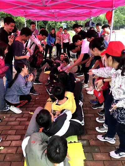 3“坐地拔河”游戏.png