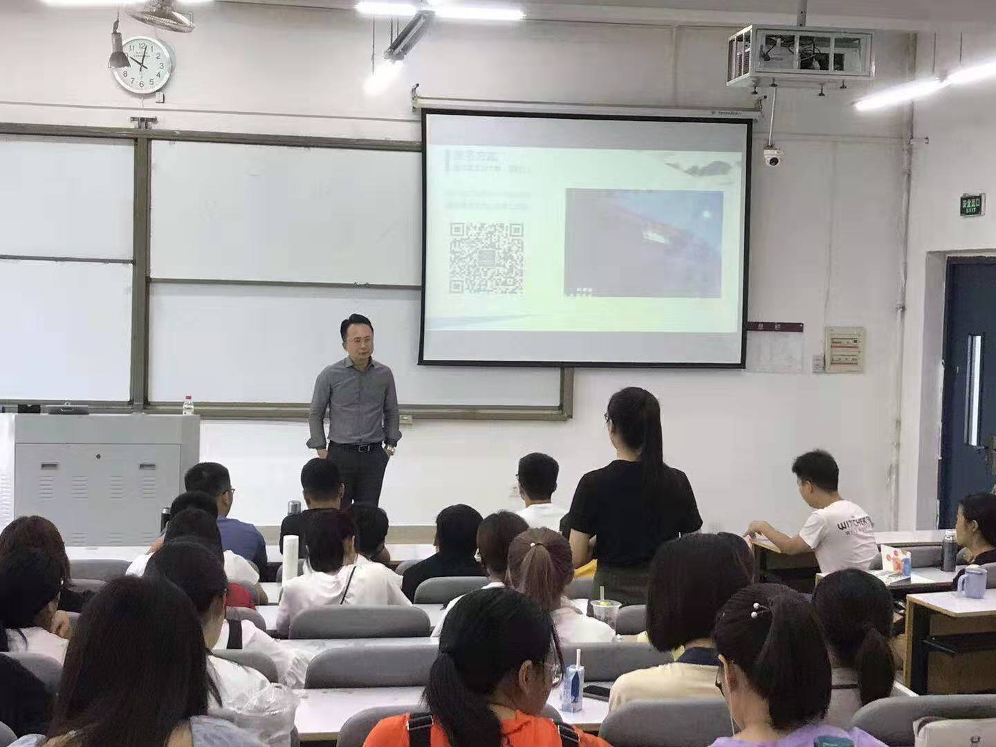 崔玉明老师宣讲照片1.jpg