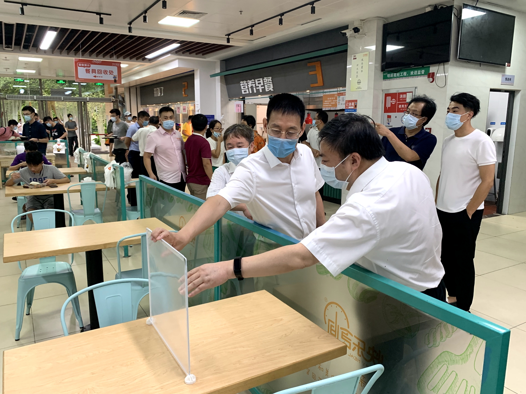 领导视察2.jpg