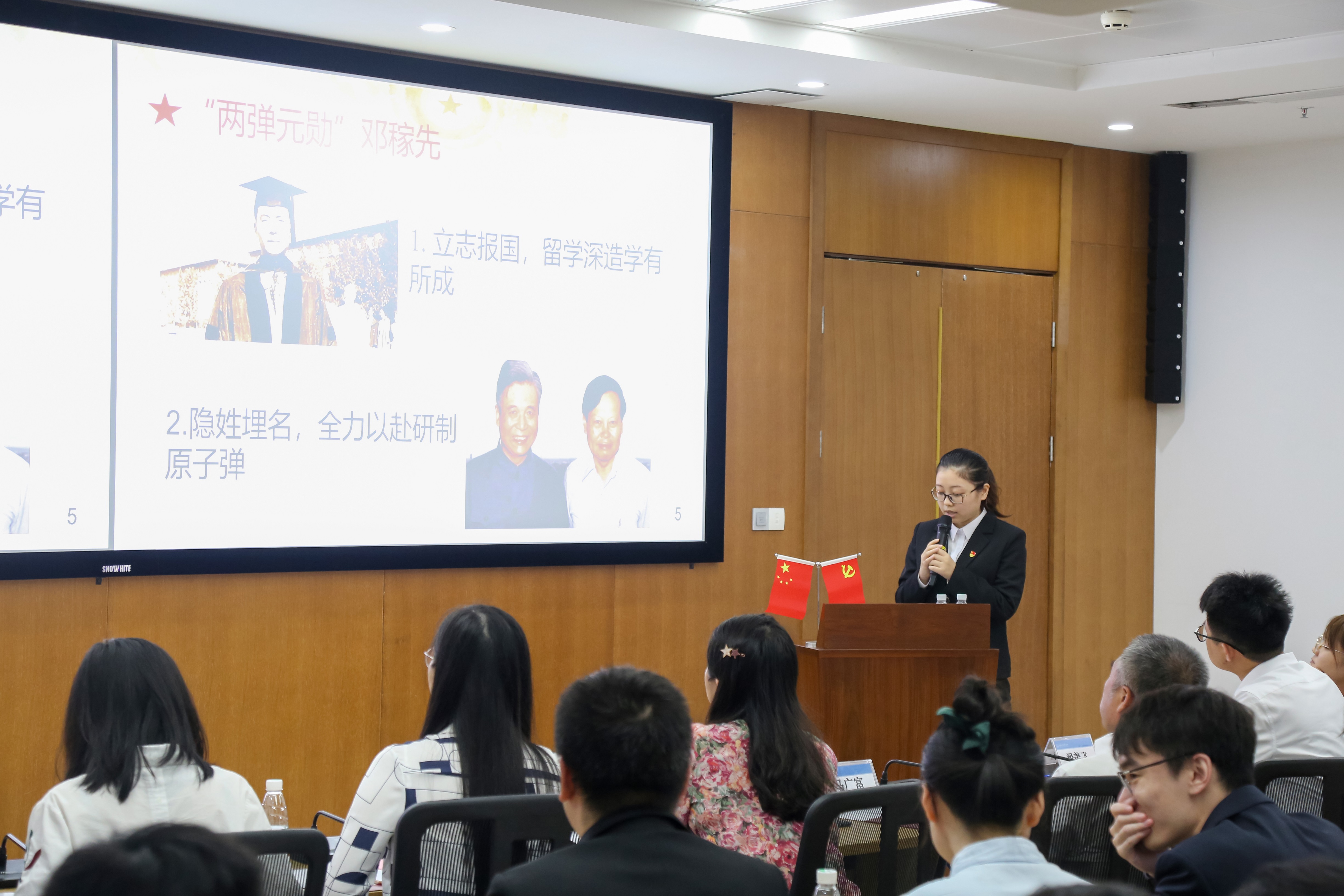 图3李艳梅（右）.jpg