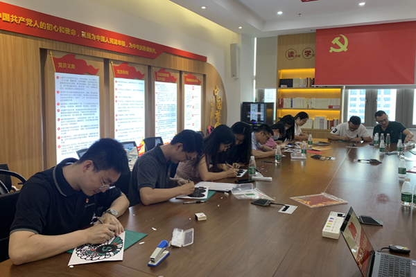 材料教工党支部庆祝建党100周年主题党日剪纸活动1.jpg