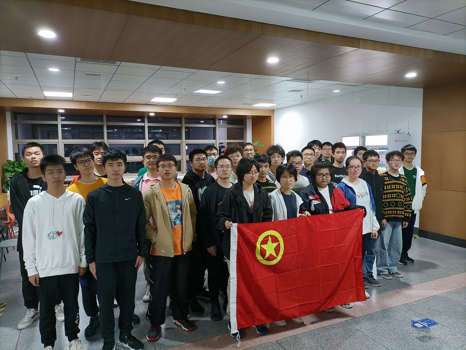 活动结束合影.jpg