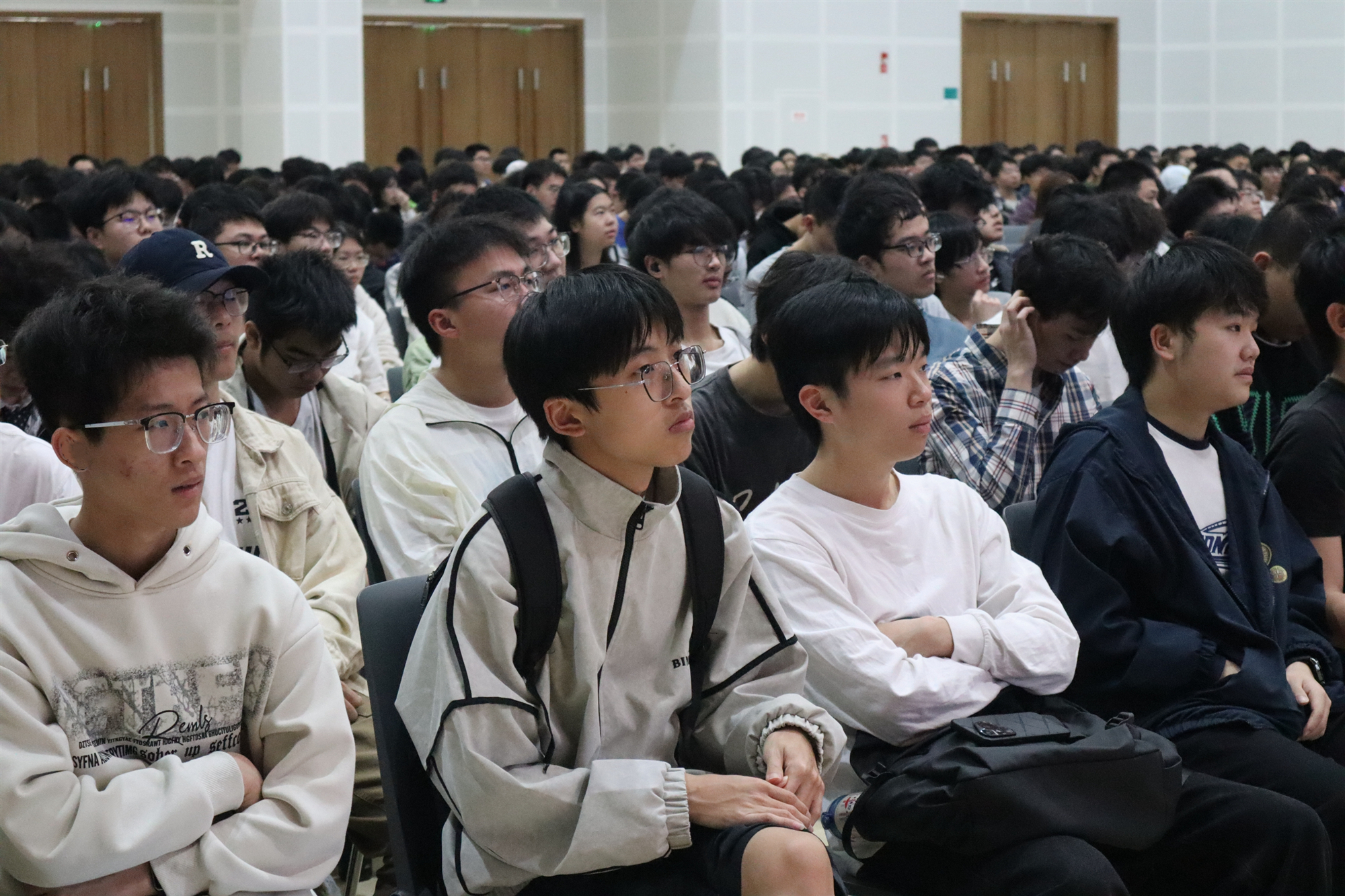 1听讲2.jpg
