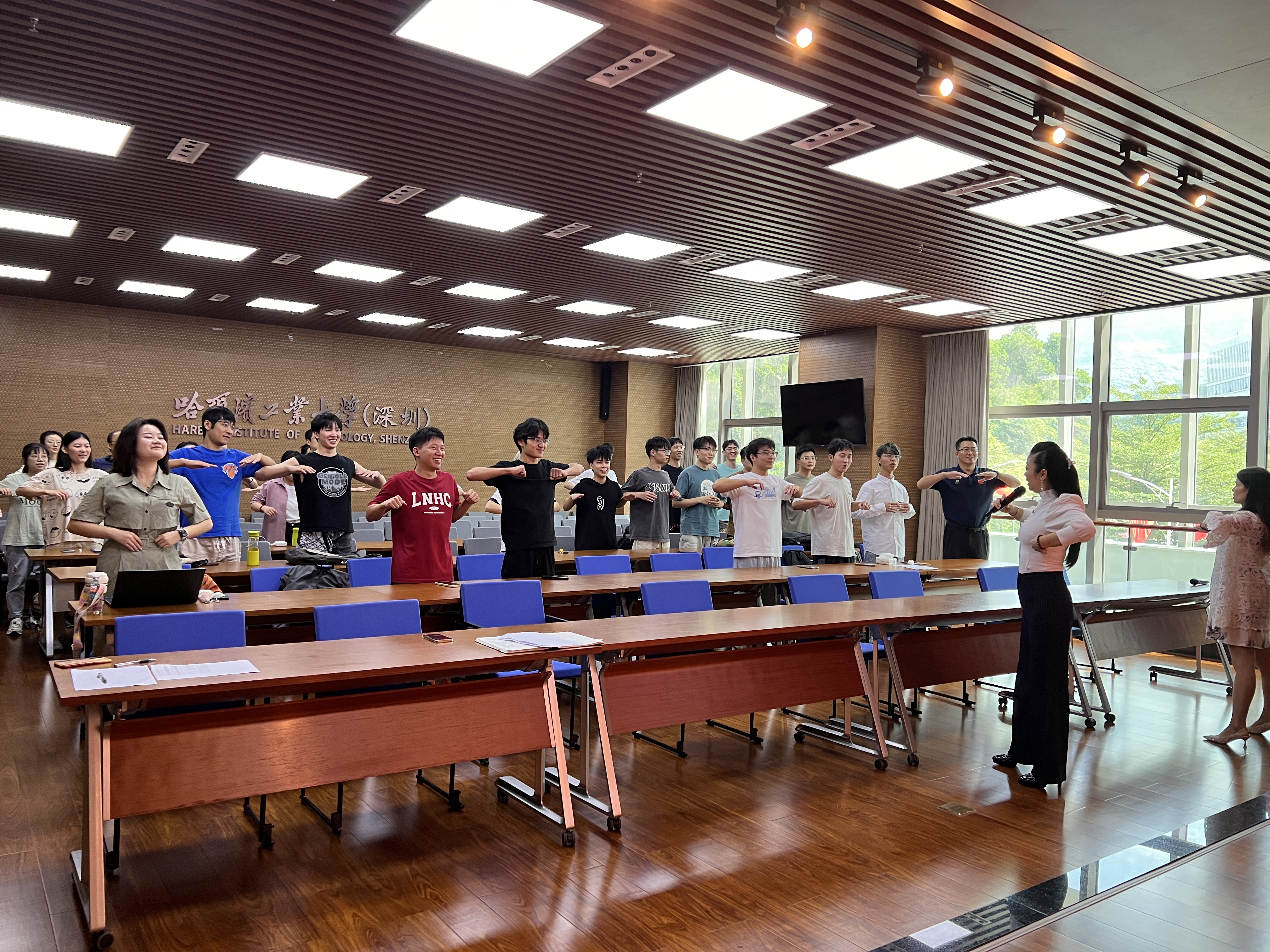 1700723412166033704.jpg 唱歌2.jpg