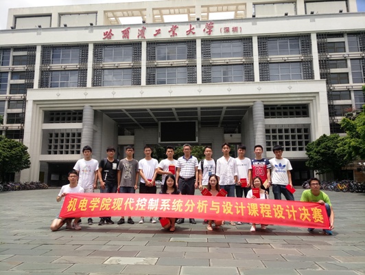 获奖学生与黄瑞宁老师合影留念-1.jpg
