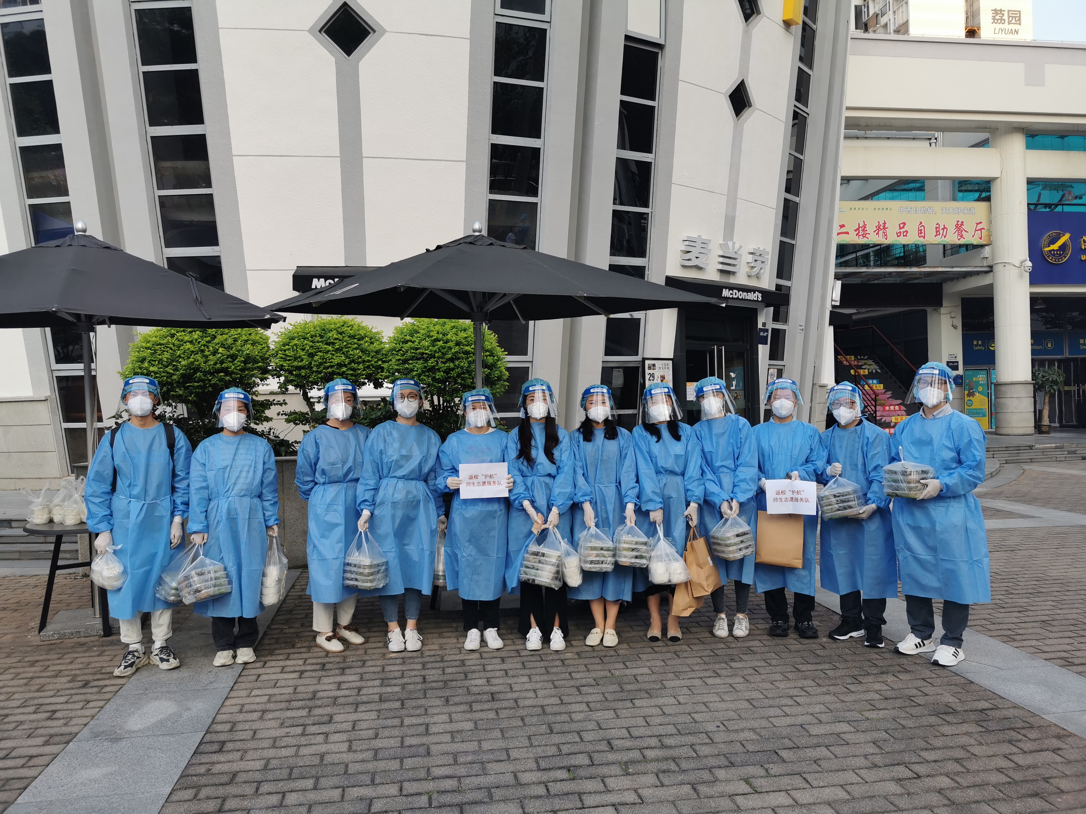 1649675914333058696.jpg 23.jpg