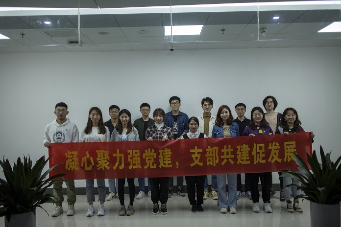 图4 参会人员集体合影1.jpg