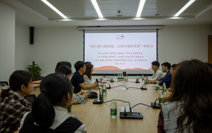 图1 座谈会现场1.jpg