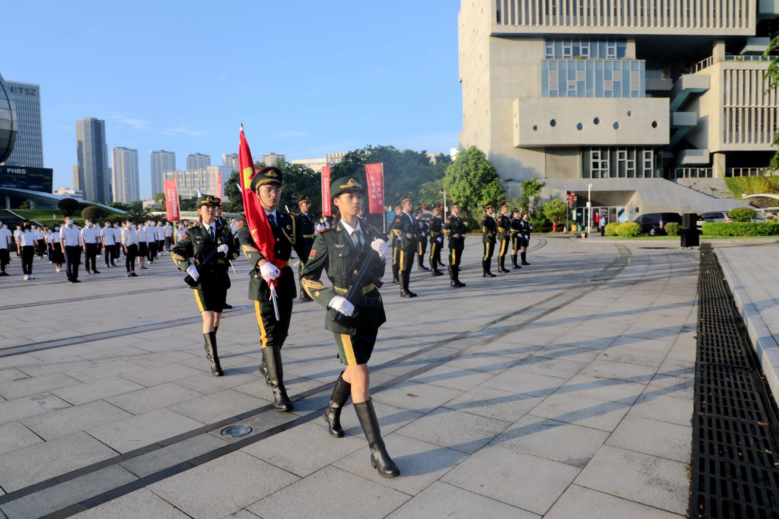 1664592037653080725.jpg 升旗仪式现场2.jpg