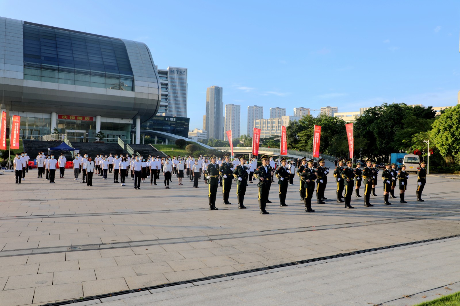 1664592054182020936.jpg 升旗仪式现场4.jpg