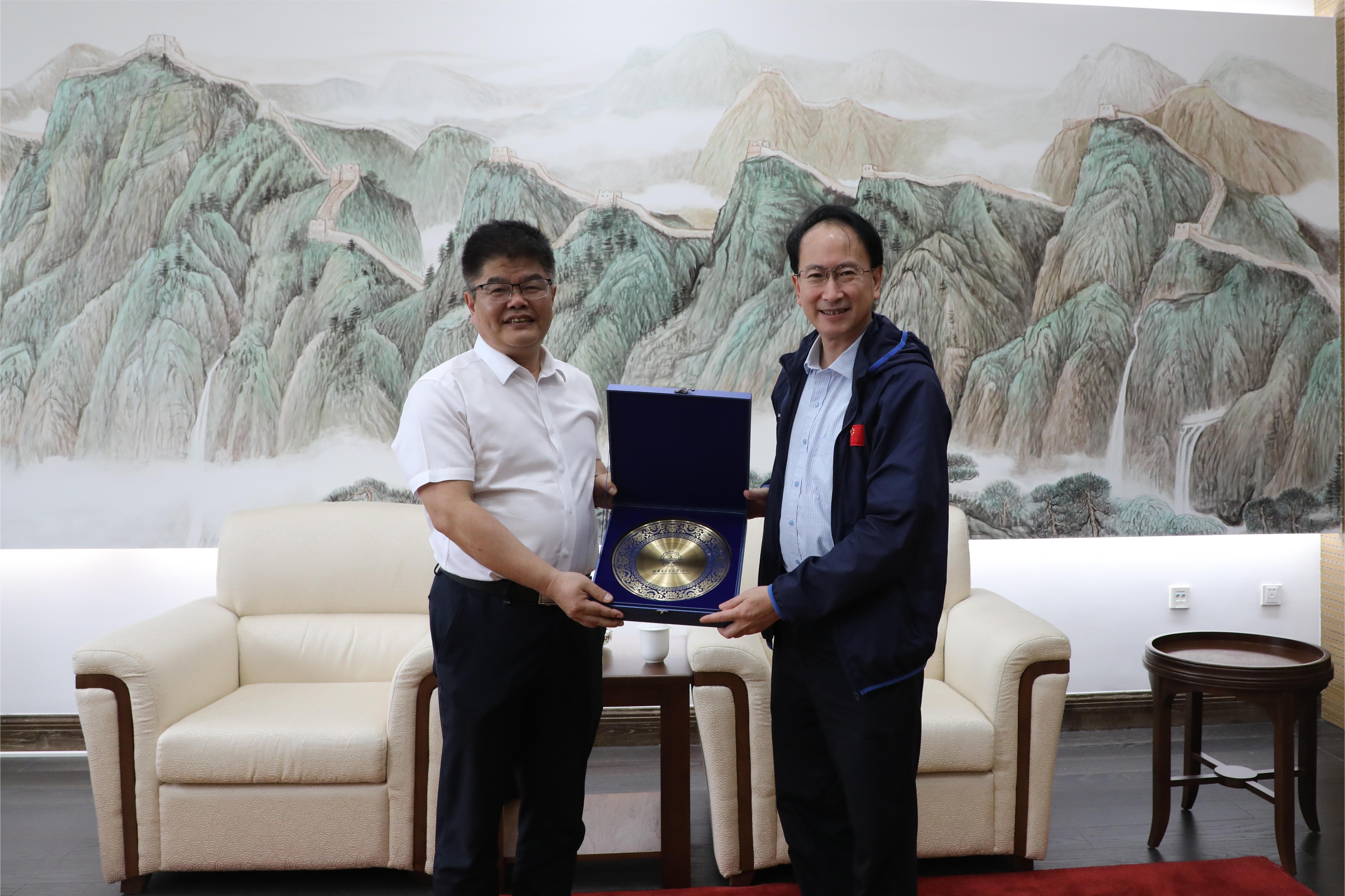 1714370317879045368.jpg 871A6039(1).jpg