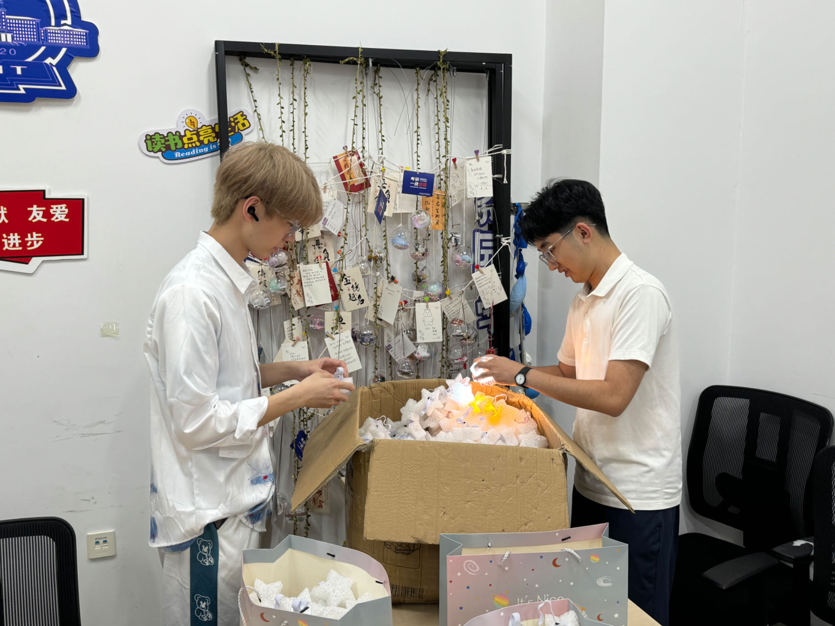 1714446071880093634.jpg 29.jpg