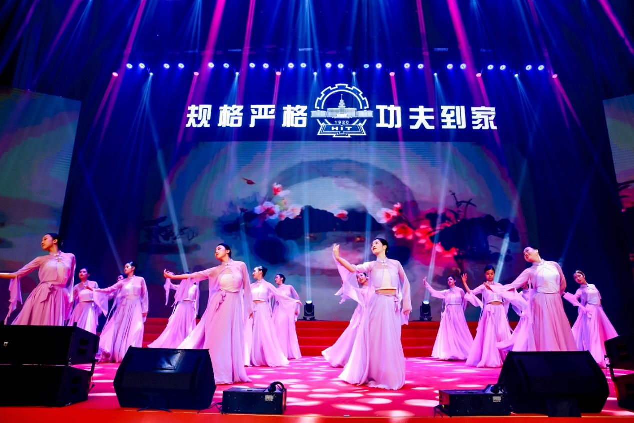 1661323588817065215.jpg 2.jpg