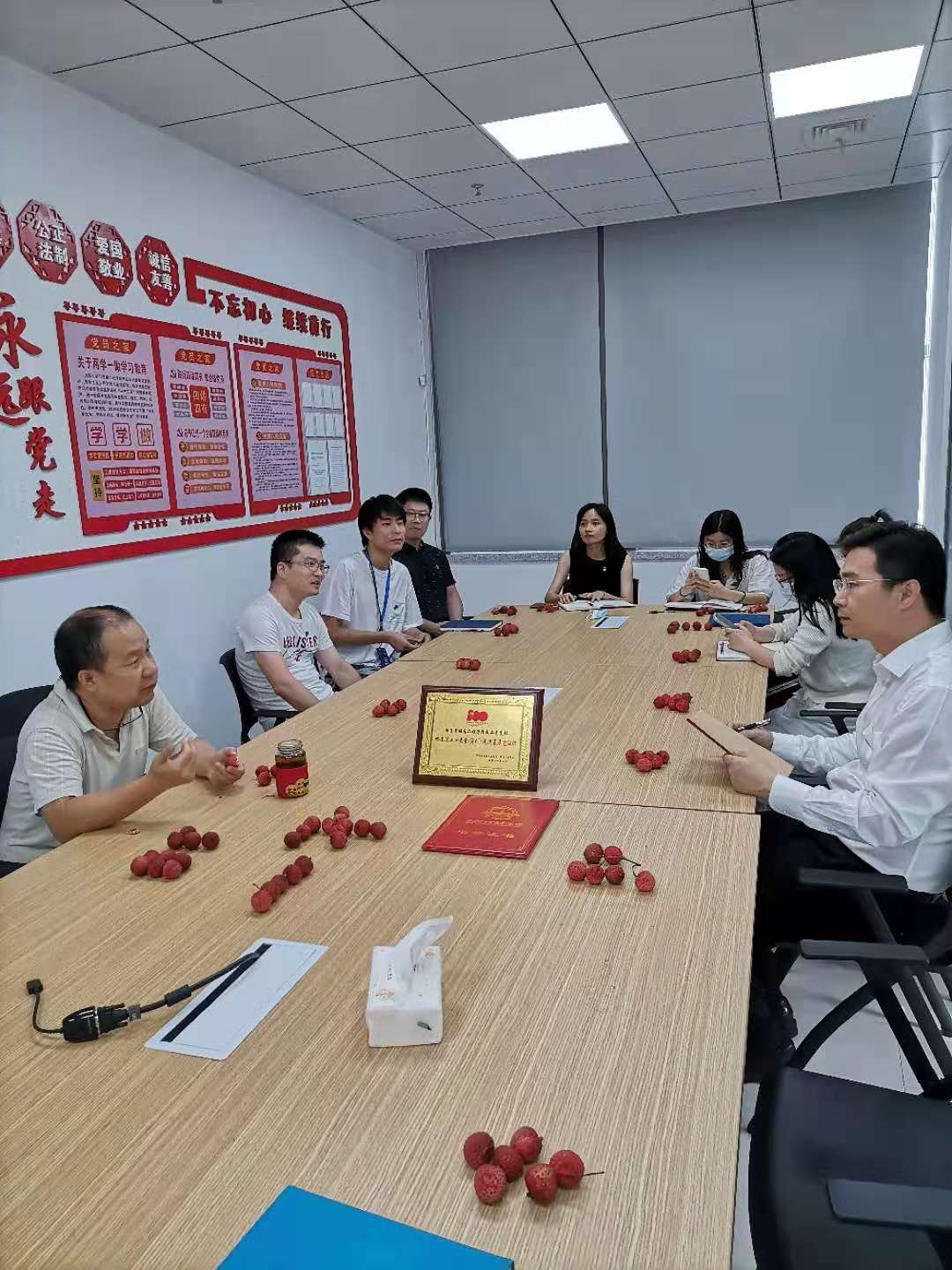 图3 观看直播后交流讨论.jpg