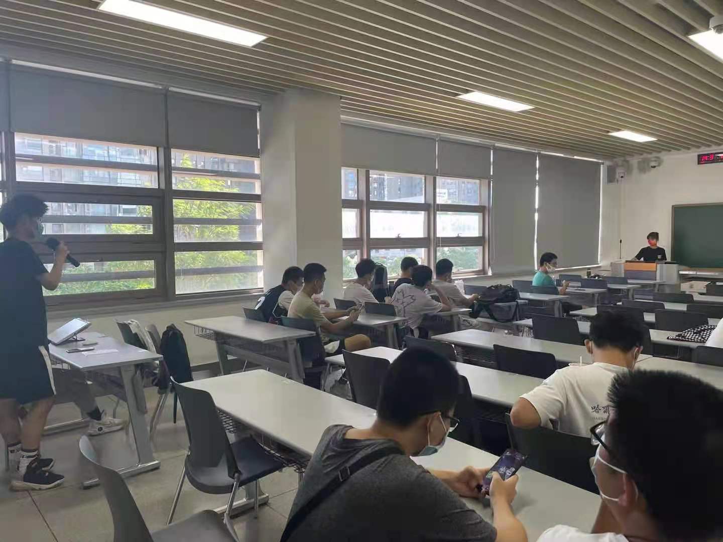 同学积极回答.jpg