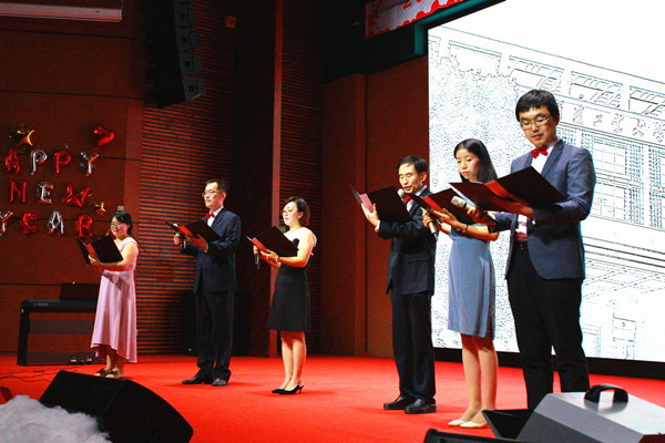 1546849375377028002.jpg 4诗朗诵 写在哈工大深圳十周年_小图.jpg