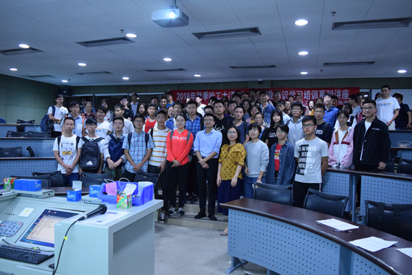 1541139953520052300.jpg 集体合照-赵燃.jpg