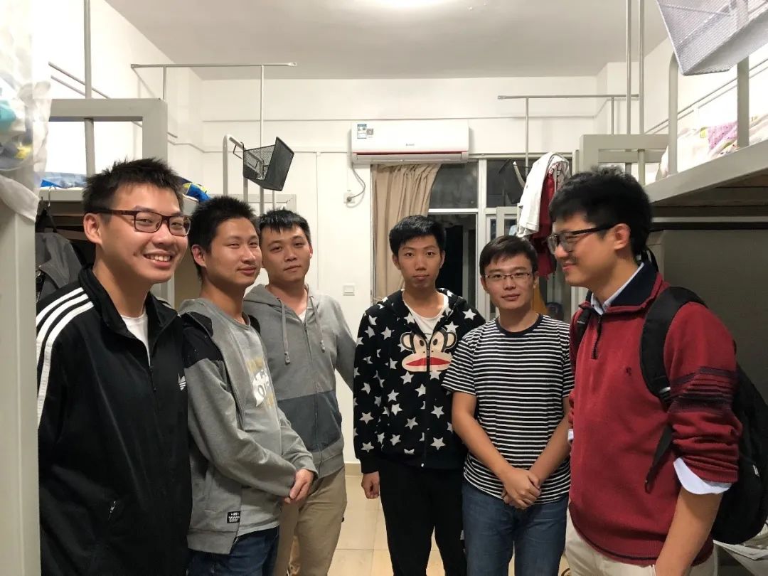 1672211707663019837.jpeg 走访学生宿舍(右一).jpeg