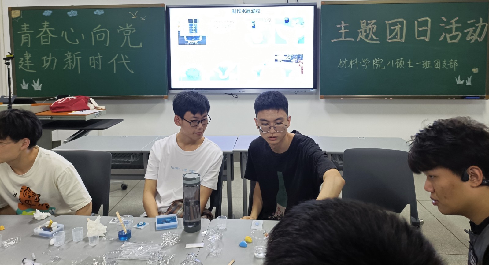 1654064906769024713.jpg 1654064906769024713.jpg