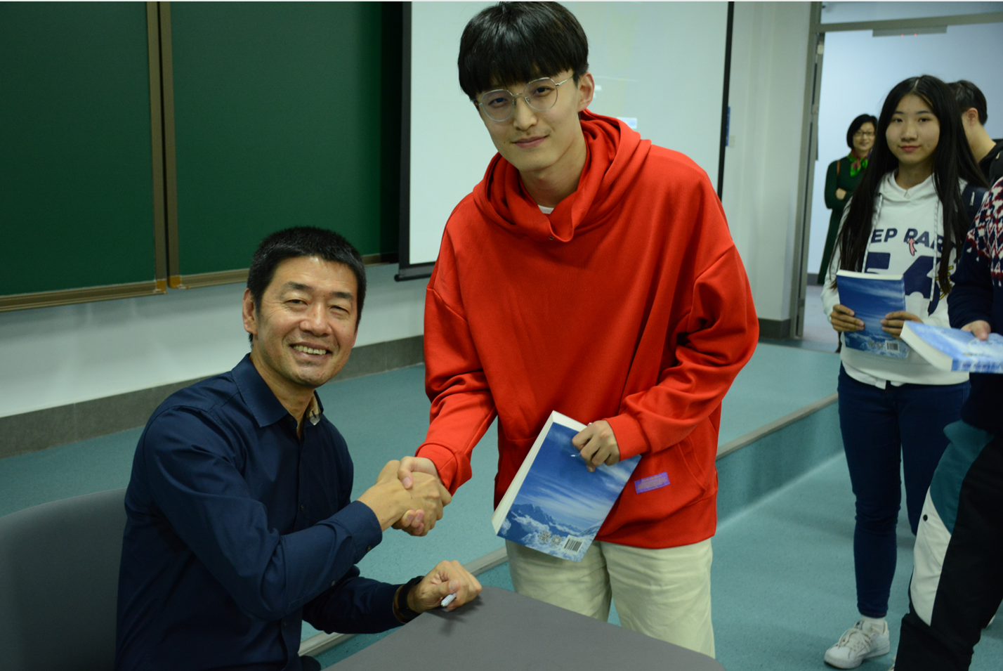 1607070879264065213.png 4.png