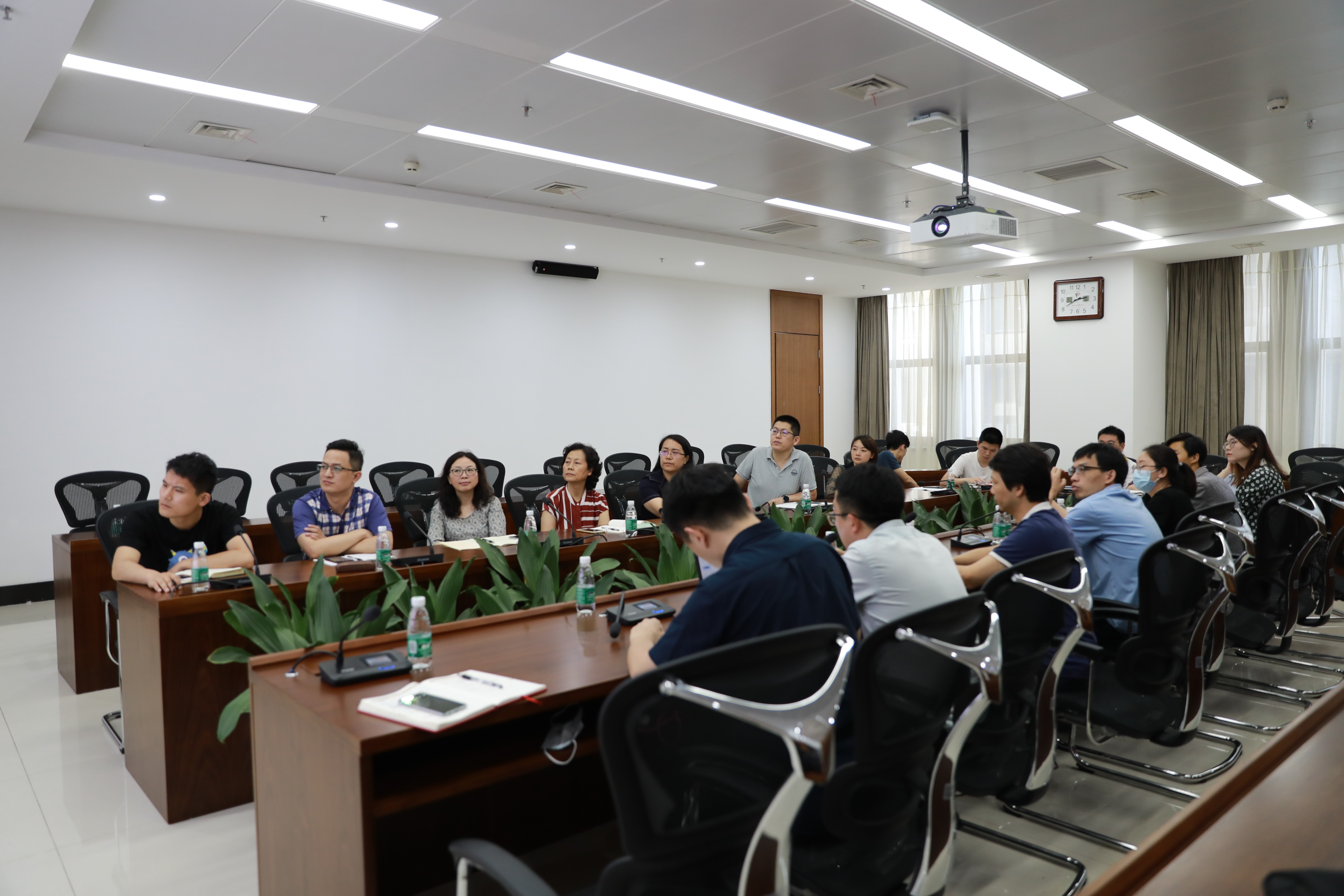 6.会议现场.jpg