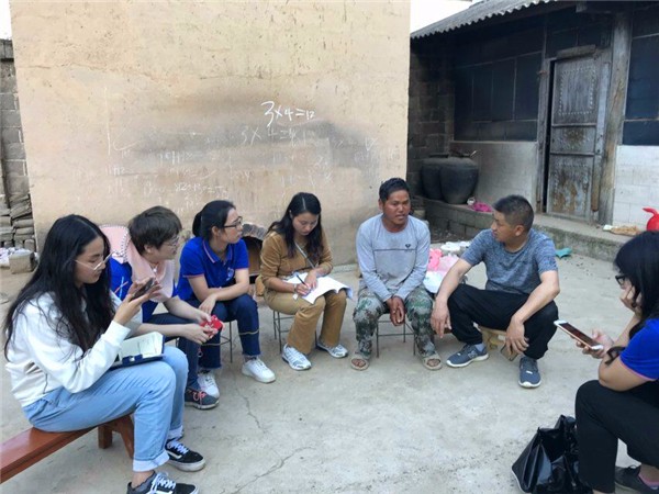 1528970909082081384.jpg 志愿者家访调研.jpg