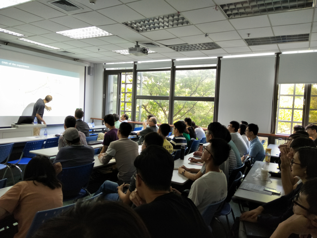 讲座现场01.jpg