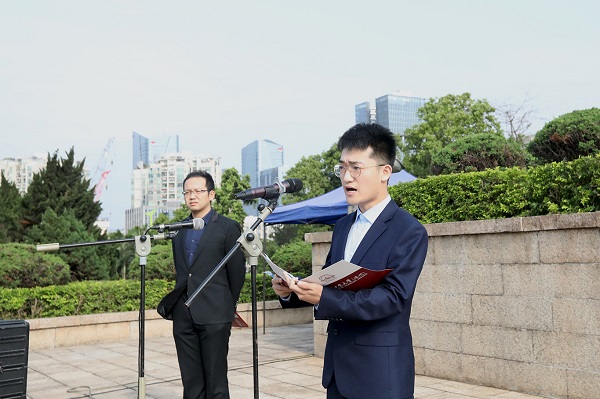 1554770996683066987.jpg 学生会主席领颂爱国主义经典 (2).jpg